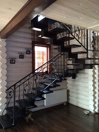Маршевая металиичсекая лестница в дом