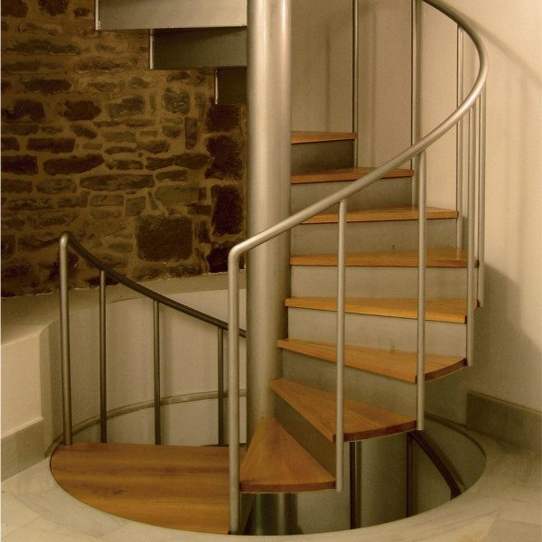 Винтовая лестница на несколько этажей